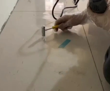 黄冈市瓷砖开裂维修公司专业分享瓷砖在铺贴前如果没有沥干水分，将会导致以下问题